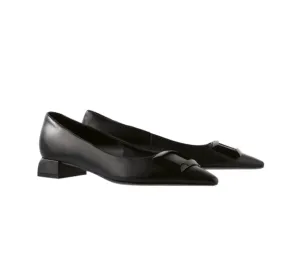 102220 Holly Black Flat